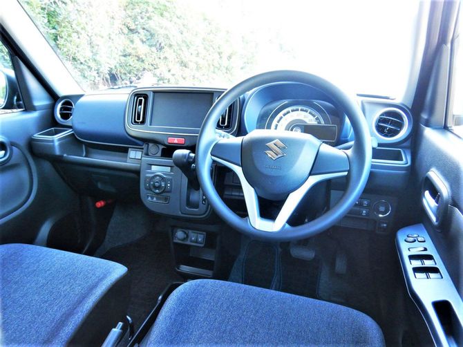 新型アルト　運転席周り