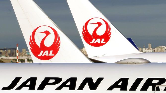 羽田空港のJALの旅客機（東京都大田区＝2020年11月22日）