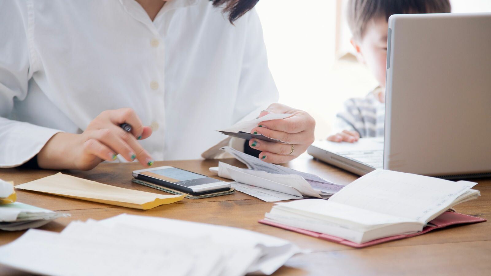 若者の賃金低下分｢児童手当1人一律6万円｣でも少子化の改善は見通せない…専門家がそう指摘する納得の理由 子を持つ世帯が中高所得層に偏ってしまった