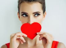 口数が少なくても愛される女性の特徴とは