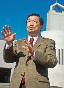 <strong>石井淳蔵●いしい・じゅんぞう</strong><br>1947年、大阪府生まれ。神戸大学大学院経営学研究科博士課程修了。神戸大学大学院経営学研究科教授などを経て、2008年4月より、流通科学大学学長。専攻はマーケティング、流通システム論。『ブランド』『マーケティングの神話』など著書多数。プレジデント誌連載「ビジネススクール流知的武装講座」の執筆陣の一人でもある。