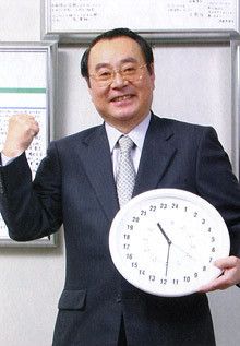 <strong>ファミリーマート社長 上田準二</strong><br>1946年、秋田県生まれ。<br>山形大学を卒業後、伊藤忠商事に入社。<br>畜産部長、プリマハム取締役などを経て、2000年に顧問としてファミリーマートへ。<br>02年より現職。