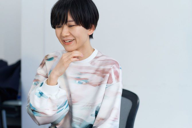 『silent』で連続ドラマデビューを果たした脚本家の生方美久氏。