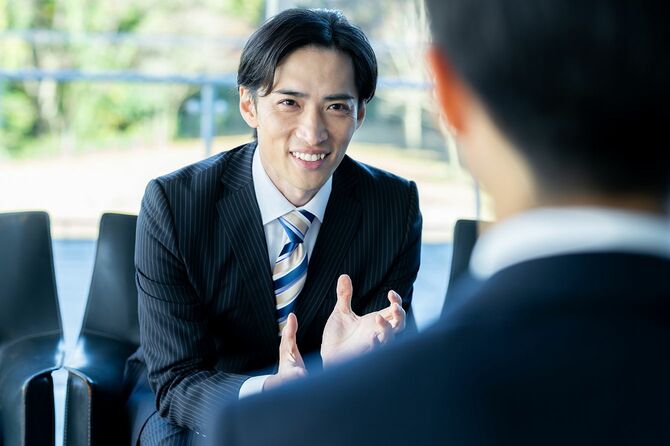 会議をしているビジネスマン