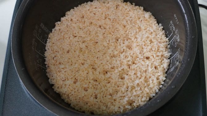 象印の玄米は、しっとりと食べやすい