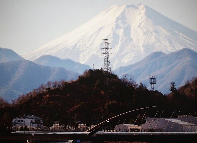富士山をバックにする山梨県リニア実験線