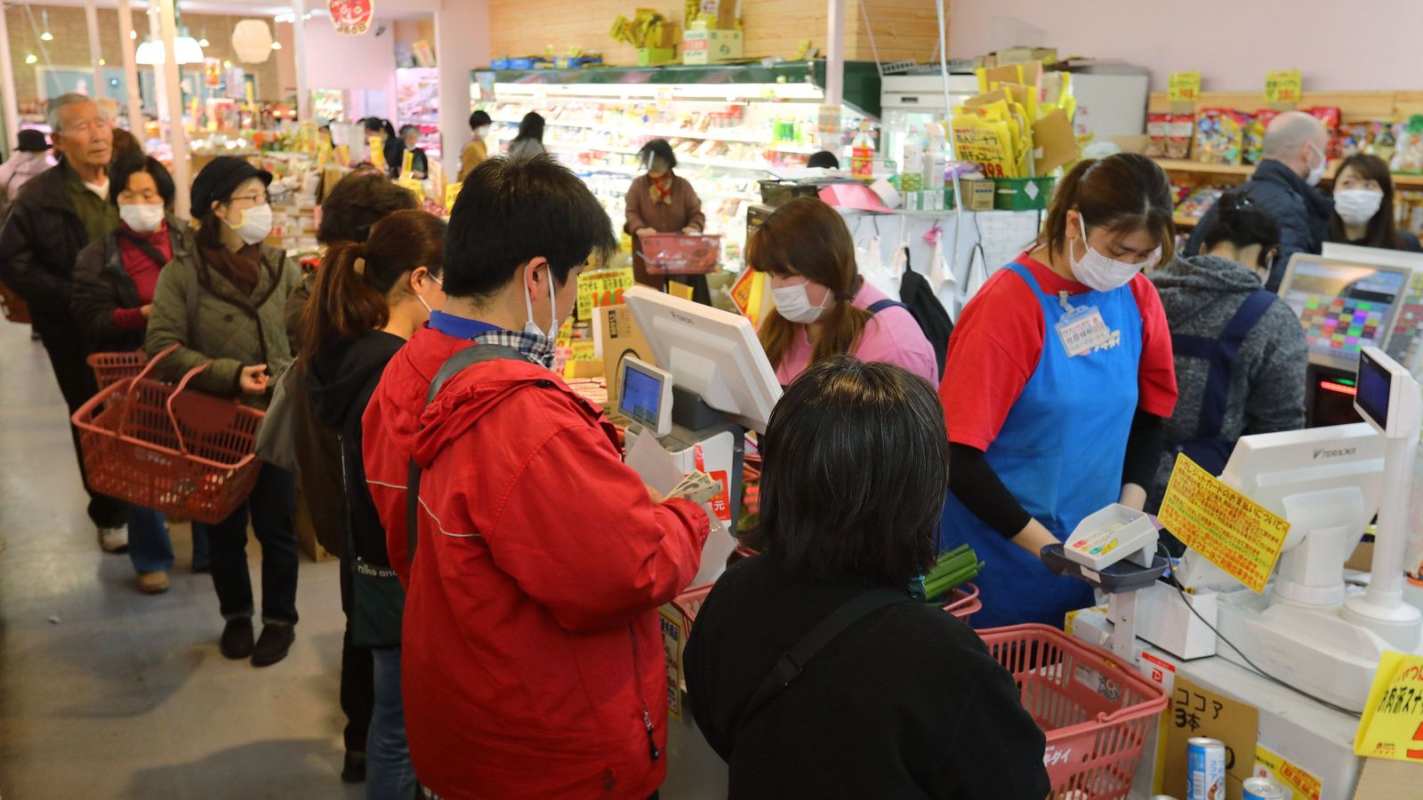 スーパー店員がコロナ感染した場合の"労災の3条件" 感染経路の特定ができなくても…