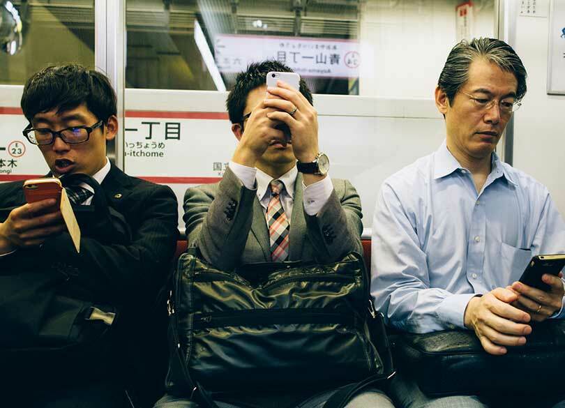 通勤電車でバレる「幸福な人、不幸な人」 「自然体」な人ほど気持ちがラク