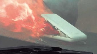 突然爆発し1000度以上で燃え続ける…スマホを寝ている間に絶対充電してはいけない怖い理由