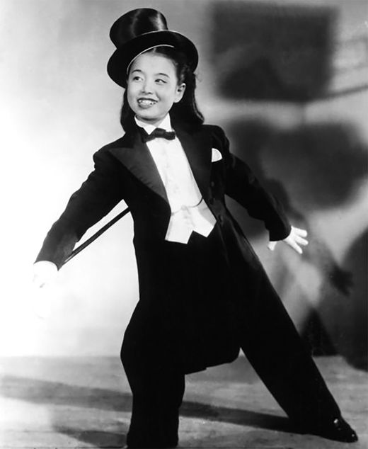 『悲しき口笛』の美空ひばり（11歳）、1949年