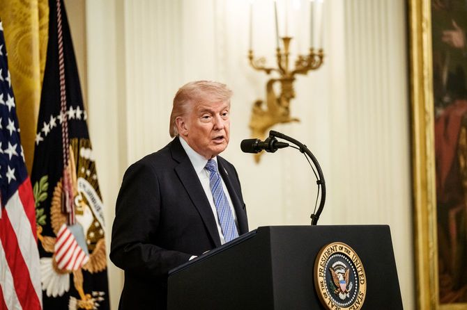 中国のネットユーザーからは「川建国（国を建てるトランプ）」と揶揄されている