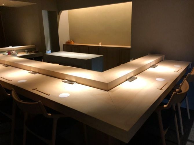 寿司屋のカウンター