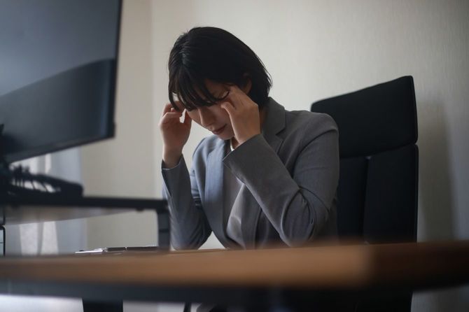 うつ病の女性従業員