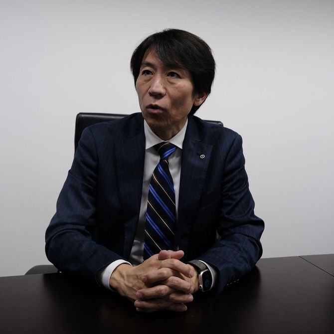 陸上養殖で育てる“NTTエビ”への愛を語る久住社長