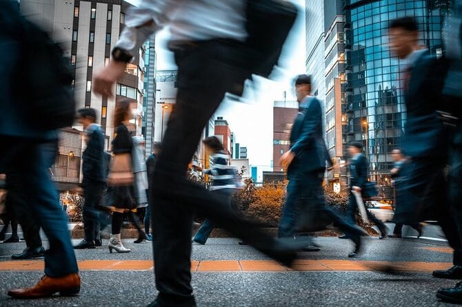 道路のビジネスマンの群衆