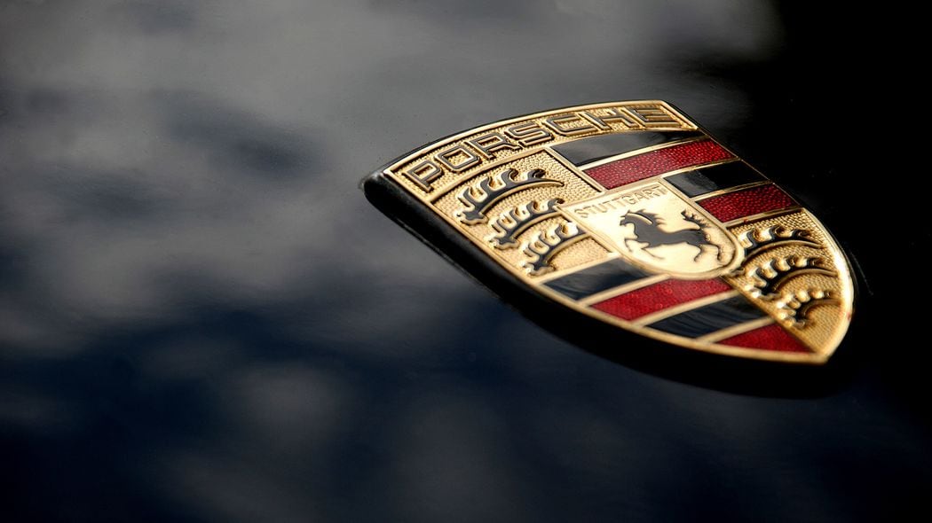 世界一のポルシェコレクターがピカピカの新車よりも｢傷物の改造車｣を愛するワケ 走行距離や時間に価値がある