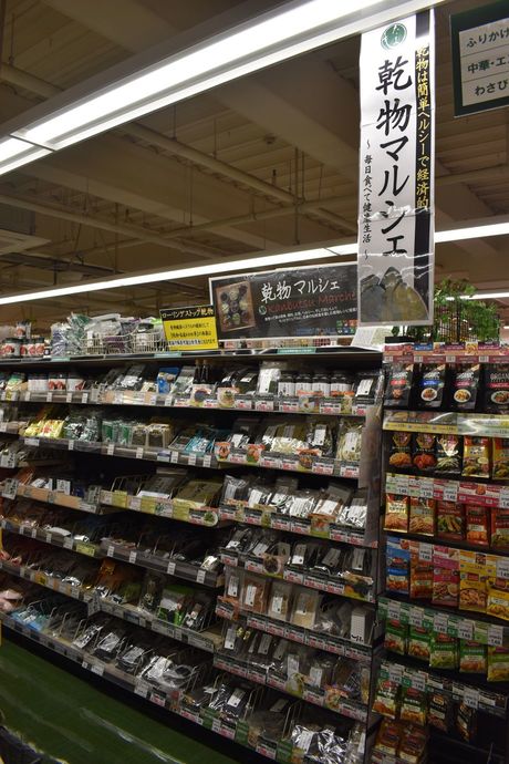 国産・食品添加物無添加にこだわった40種類以上の海藻加工品が並ぶ「乾物マルシェ」