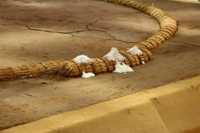 土俵に盛られた塩