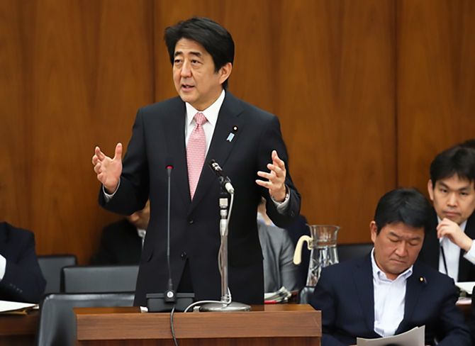 平成26年6月16日、衆議院決算行政監視委員会に出席した安倍総理