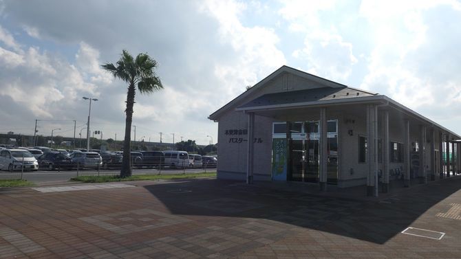 木更津金田バスターミナル。東京行きの高速バスは、最短で2分間隔で発車する