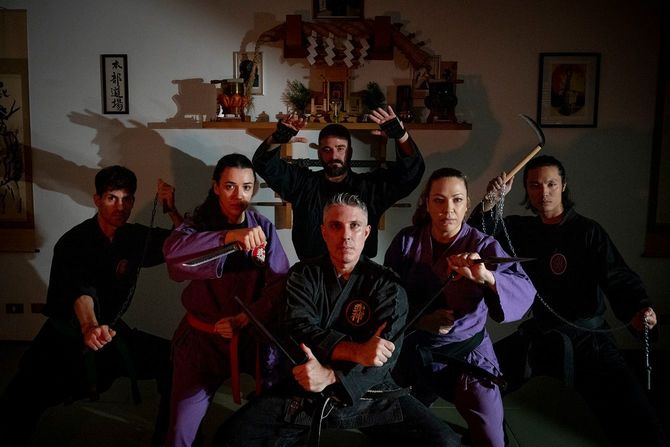 イベントで忍者ショーを行うことも多い武神館服部半蔵道場の師弟たち