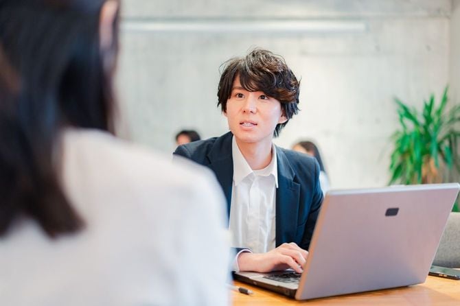 上司と1on1で対話中