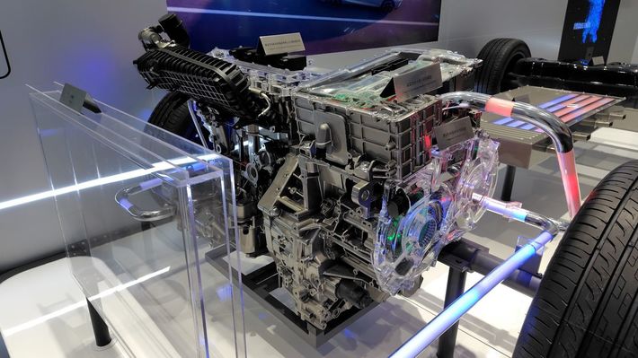 BYDのハイブリッドシステムDM-iメカニズム。上海モーターショーにて。
