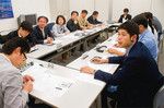 早朝から緊迫感が漂う会議室。大雪や鉄道ストの場合は、逆に開場時間を遅らせたりもするという。