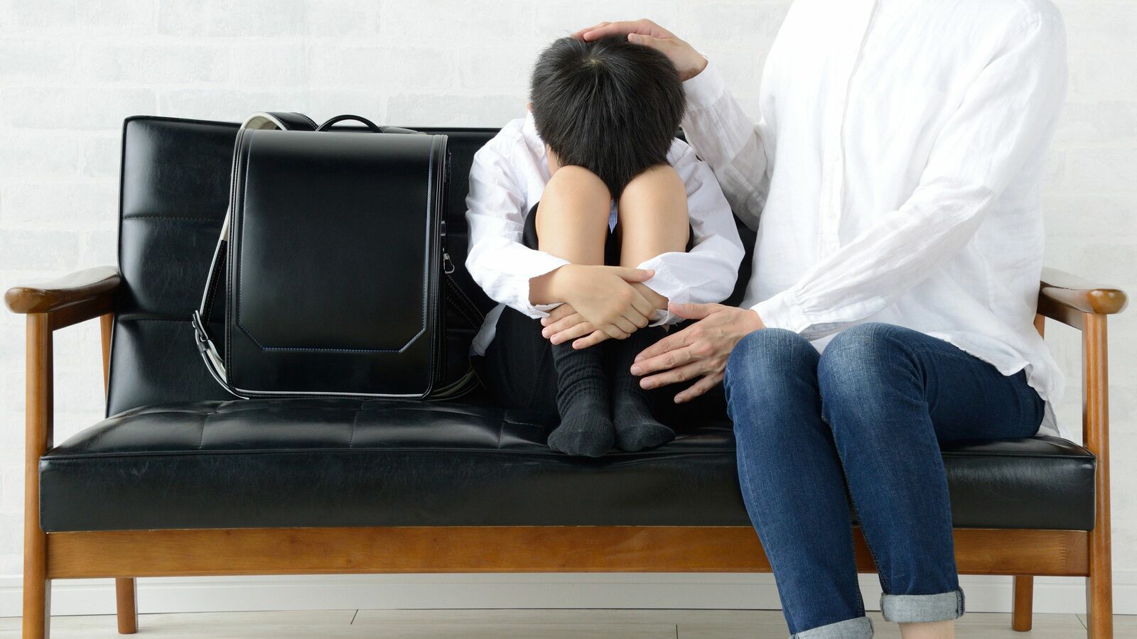 見守るだけでは子どもの"社会復帰"はムリ…｢学校に行かない子｣｢自宅に引きこもる子｣が日本中に増えたワケ ｢見守り｣を続けた親子の悲劇的な結末