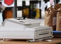 男はいまだ、デートで女におごるべきか