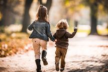 ｢弟のいる長女のほうが文系を選びやすく年収が16%も低い｣きょうだいガチャが人生に及ぼす意外な影響