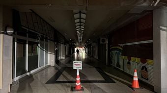 夜は真っ暗､シャッターはボロボロ…東急田園都市線の駅前一等地で"築59年の廃墟モール"が営業を続ける理由