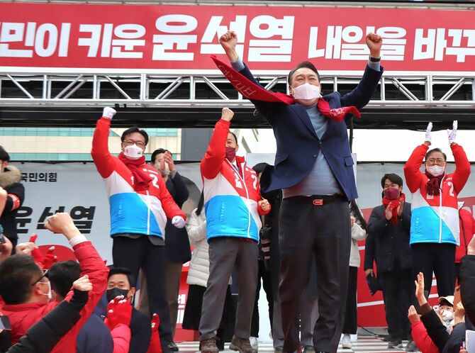 第20代韓国大統領選で演説するユン・ソンニョル氏（写真＝大韓民国国会／KOGL／Wikimedia Commons）