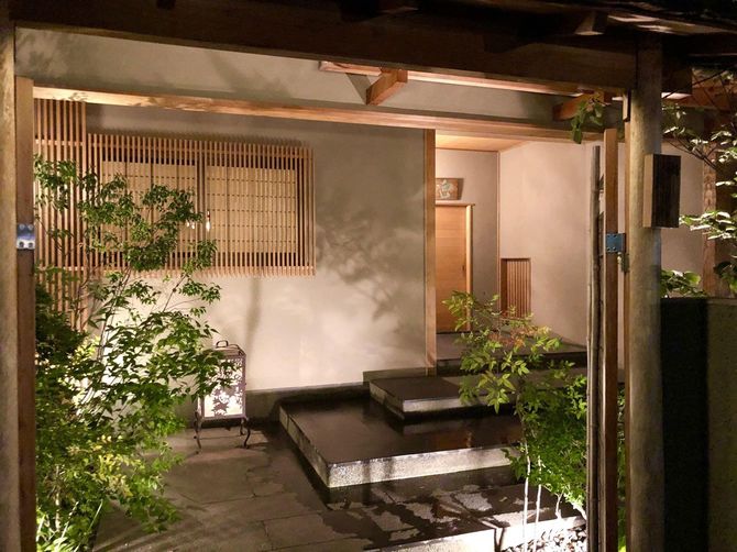 高級寿司屋の外観