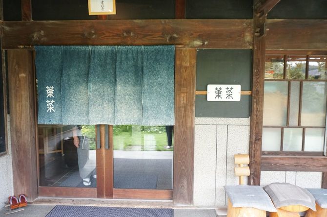 古民家を改装した店舗「葉菜」。行列ができる人気店で、この日もランチ時は多くのお客さんで賑わっていた