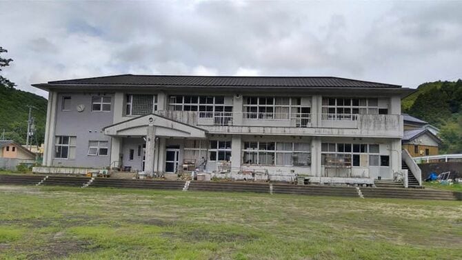 廃校になっていた和歌山県白浜町の旧市鹿野小学校