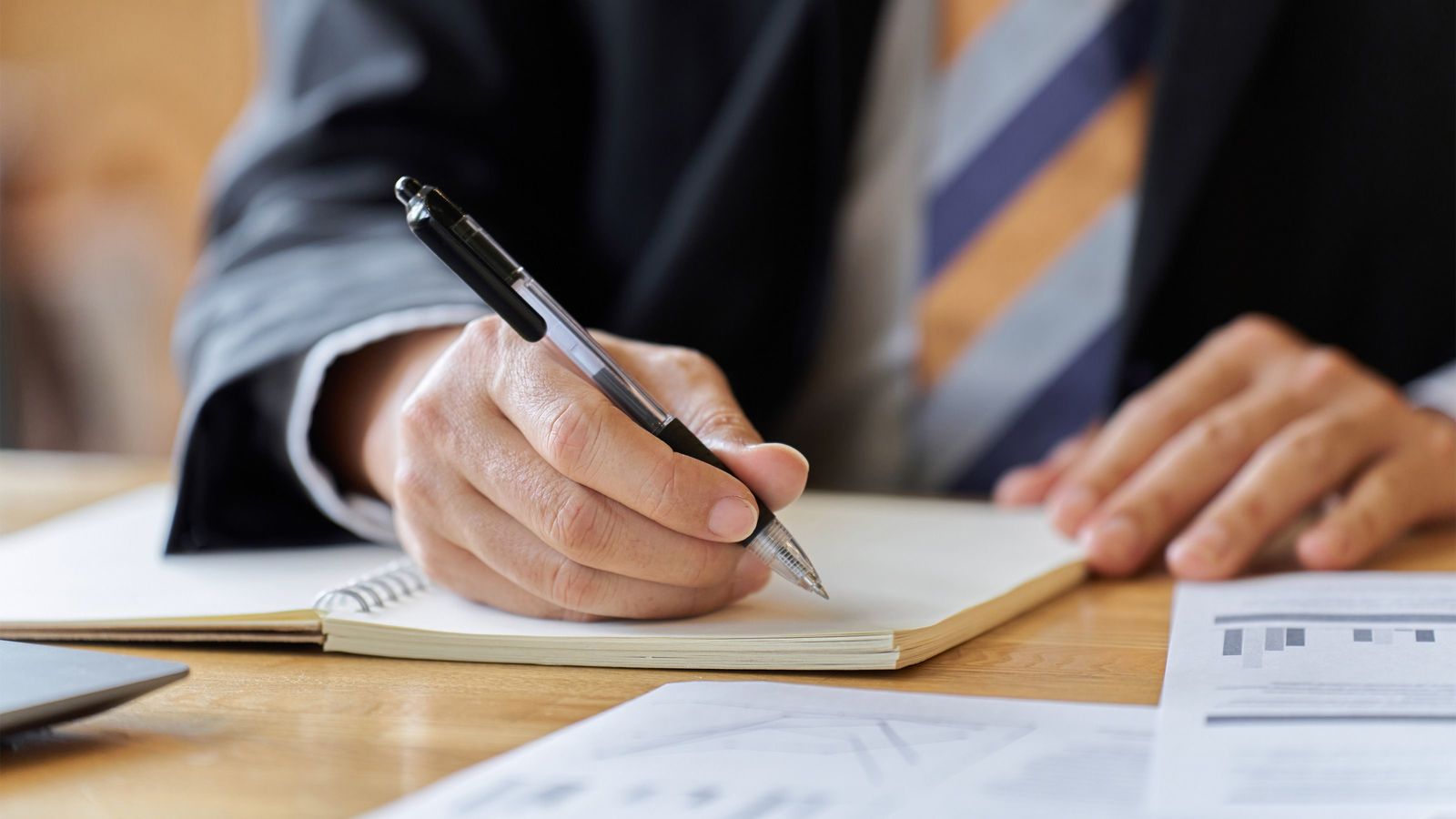 だから｢自称経営コンサル｣はアテにならない…年収1億超えの男性が｢99.7%の企業で役立つ｣と語る資格の名前 TOEICでも簿記でもない､名刺に書ける肩書
