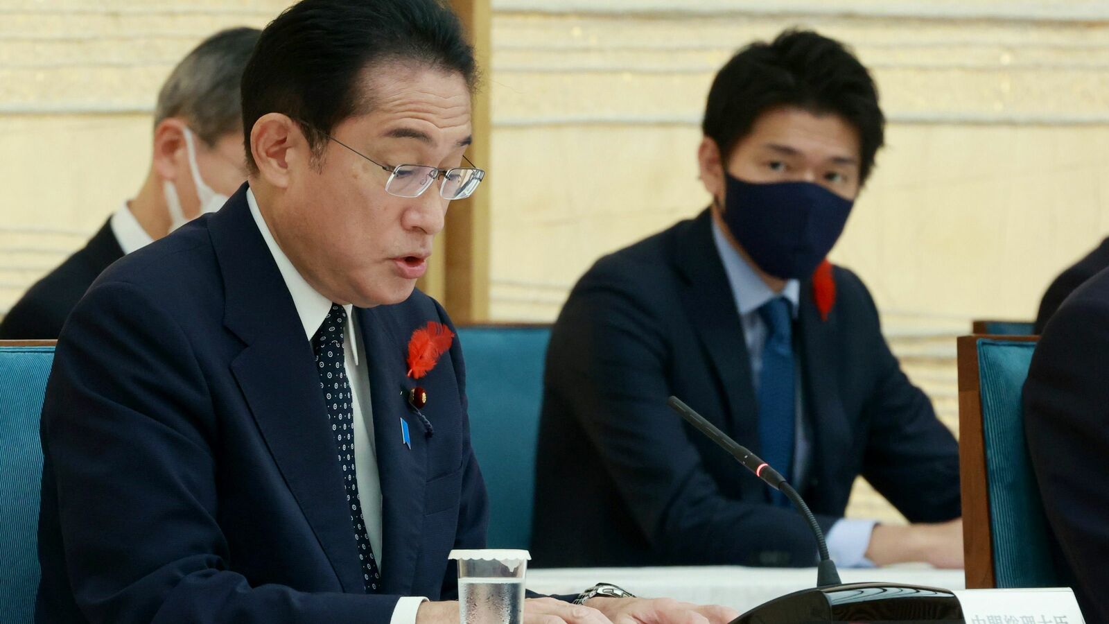 パパから政界や官僚の｢人脈｣をプレゼント…岸田首相が"炎上続き"の長男をクビにしない残念な事情 秘書官ポストは自身の後継者にするための｢箔付け｣