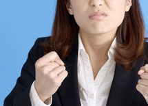 コネ社員の優遇にイライラ……対処法は？