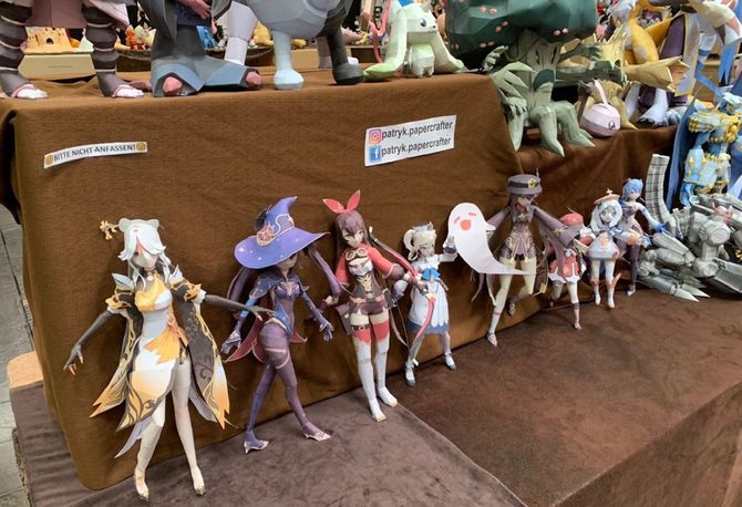 ドコミの会場には、原神のペーパークラフトも数多く展示されていた