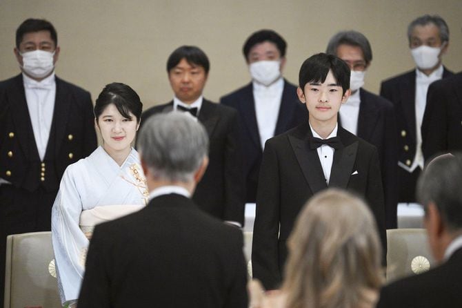 宮中晩さん会に出席された愛子さまと悠仁さま＝2026年5月27日、宮殿・豊明殿