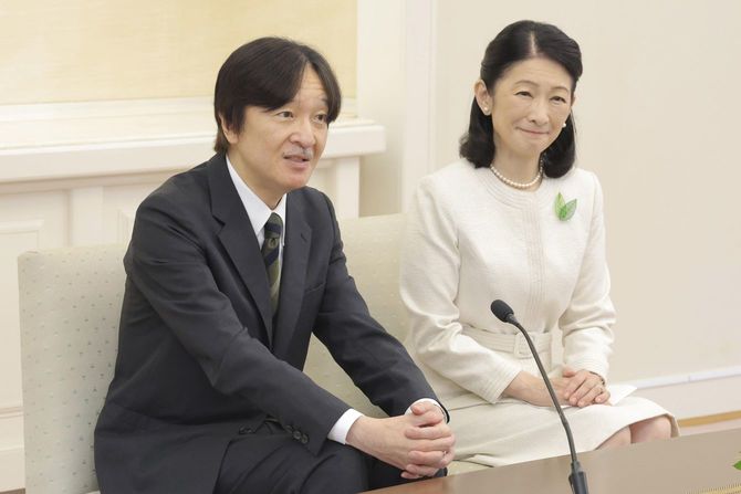 パラグアイ訪問を前に記者会見される秋篠宮ご夫妻=2026年8月13日午前、東京・赤坂御用地の赤坂東邸(代表撮影)
