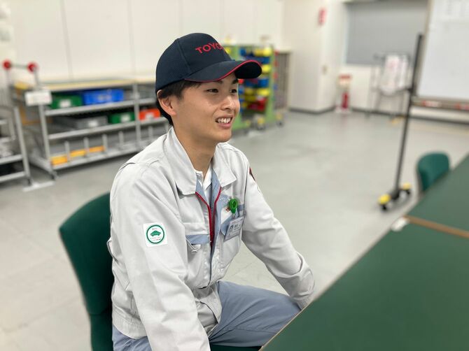 トヨタ工業学園出身で、R-フロンティア部（産業用ロボットの開発）の難波泰行さん