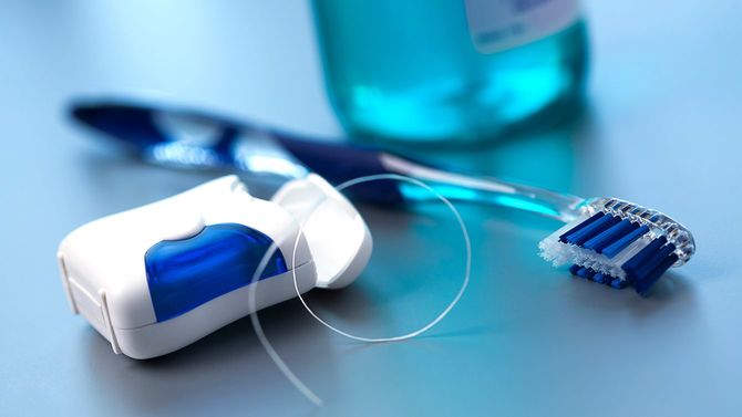 フロス、歯ブラシ、マウスウォッシュ