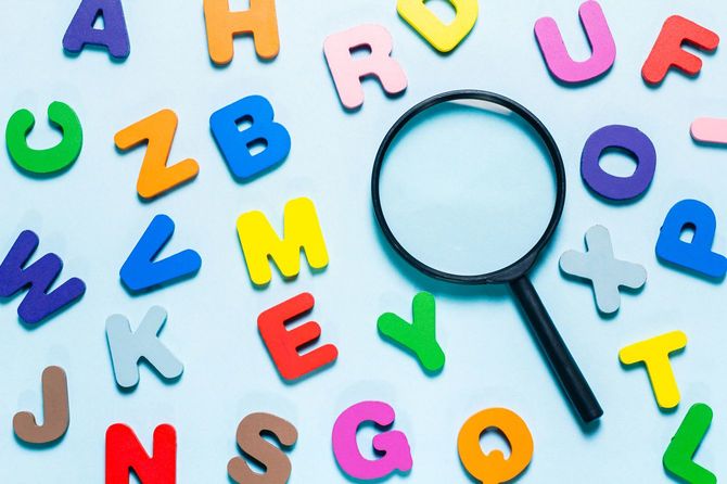 アルファベットと虫眼鏡