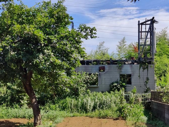 半焼後そのまま放置されている家屋