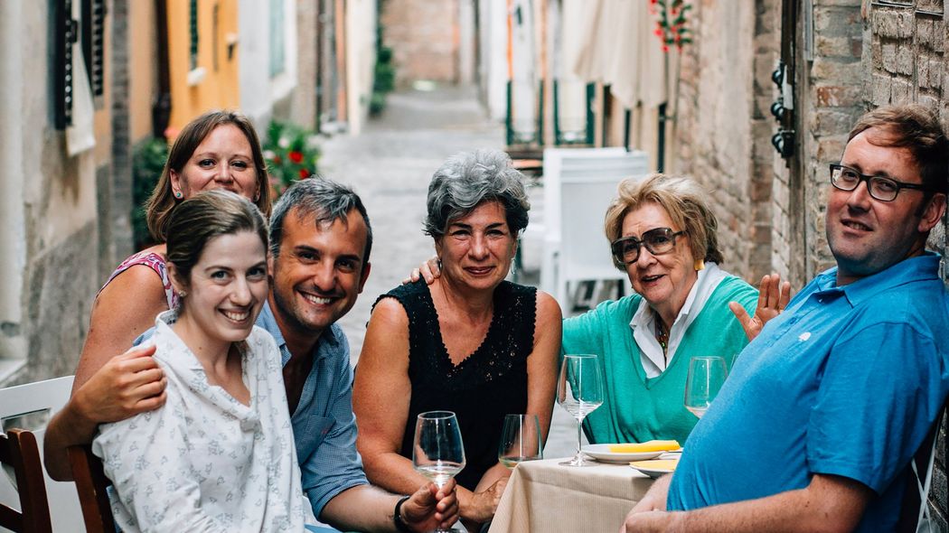 留学生が田舎暮らしにどっぷり浸かる…イタリアの小集落を世界的に有名にした｢大学発ベンチャー｣の中身 カギとなるのは｢小さい町で小さいベンチャー｣