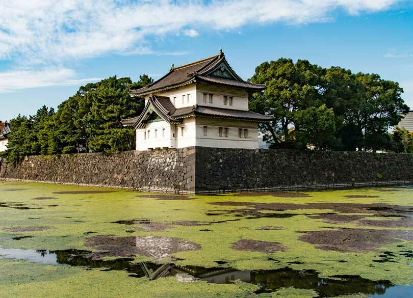 天皇さえ実物をみられない「三種の神器」 なぜ天皇は「神聖」なのか