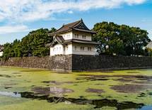天皇さえ実物をみられない「三種の神器」
