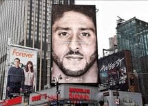 ナイキが"国歌に片膝"選手を支持した背景